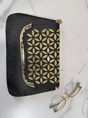 Black & Gold Floral Cutout Wristlet Clutch - Elegant Evening Accessory